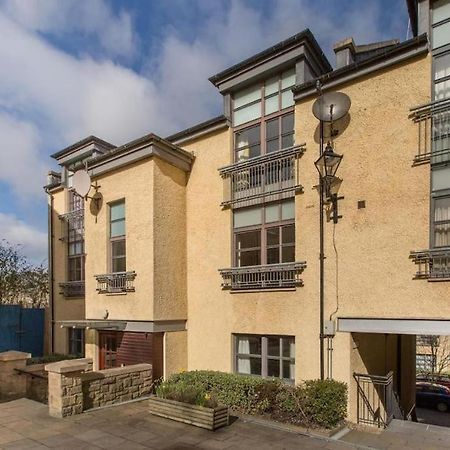 Next To The Palace And Royal Mile With Parking Edinburg Exteriör bild