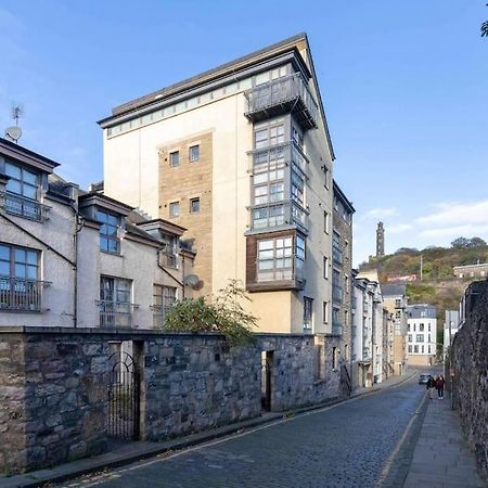 Next To The Palace And Royal Mile With Parking Edinburg Exteriör bild
