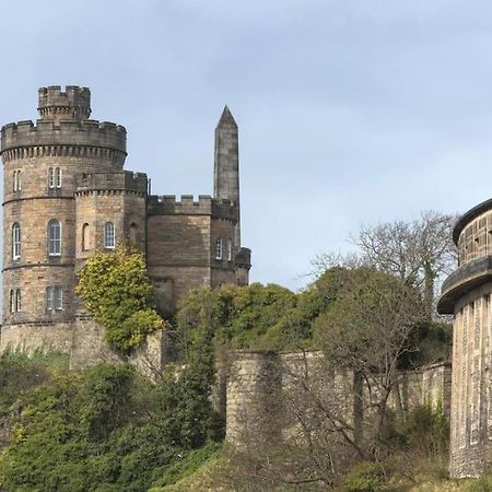 Next To The Palace And Royal Mile With Parking Edinburg Exteriör bild