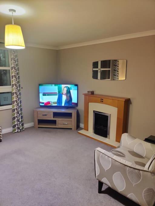 Next To The Palace And Royal Mile With Parking Edinburg Exteriör bild