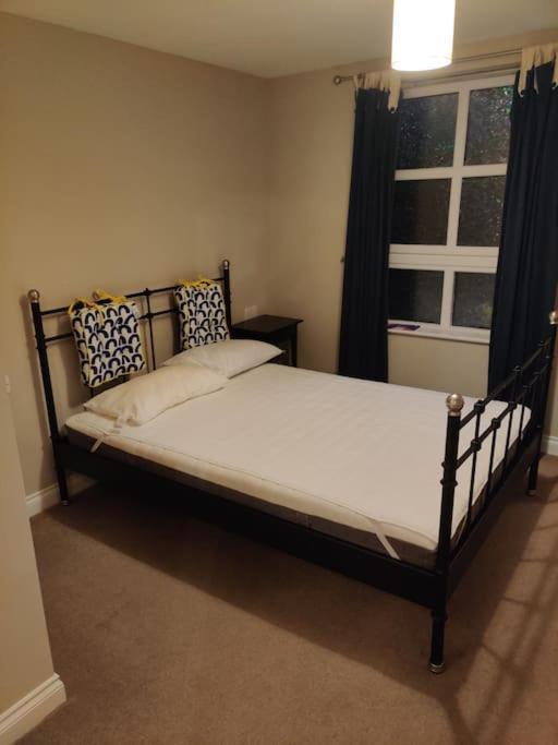 Next To The Palace And Royal Mile With Parking Edinburg Exteriör bild