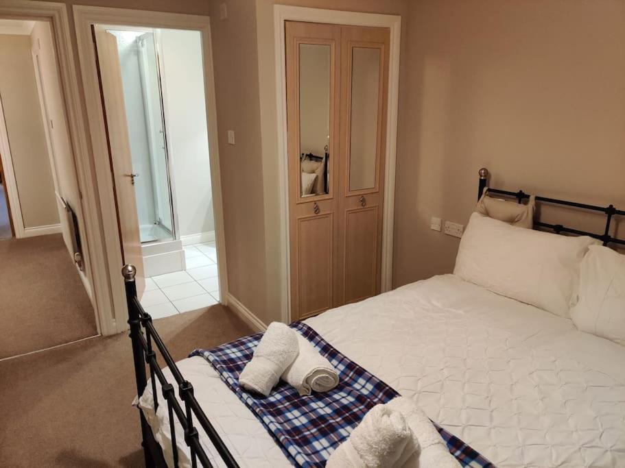 Next To The Palace And Royal Mile With Parking Edinburg Exteriör bild