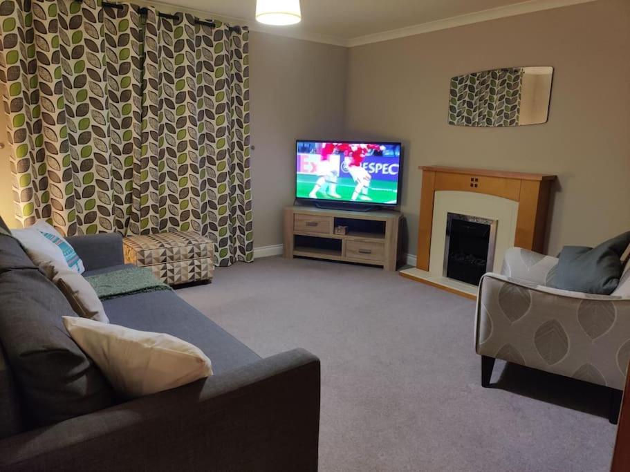 Next To The Palace And Royal Mile With Parking Edinburg Exteriör bild