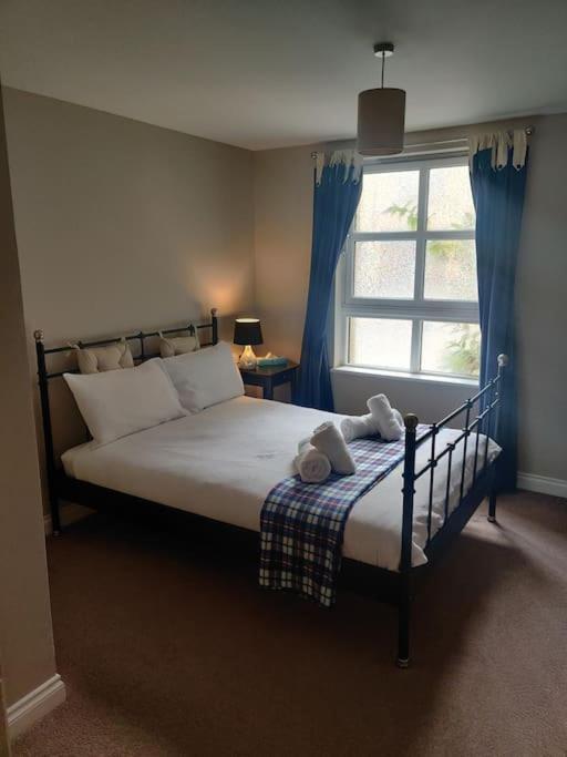 Next To The Palace And Royal Mile With Parking Edinburg Exteriör bild